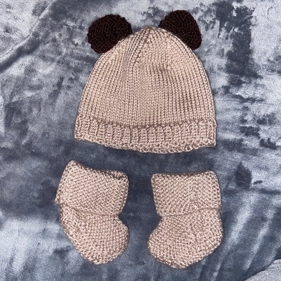 Handmade knitted newborn bear hat and socks - Picture 1 of 1
